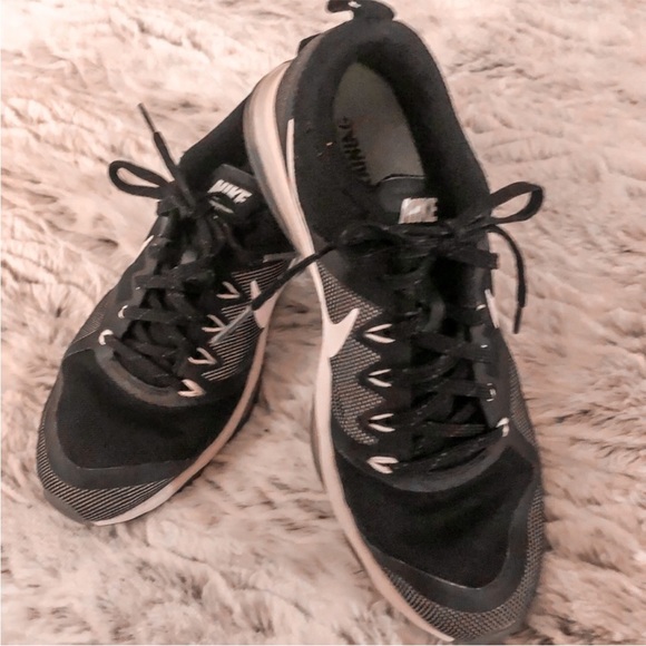 NILE ZOOM WOMENS SNEAKERS BLACK WHITE LACE UP TENNIS SHOES GREAT CONDITION 8.5 M - Picture 2 of 10